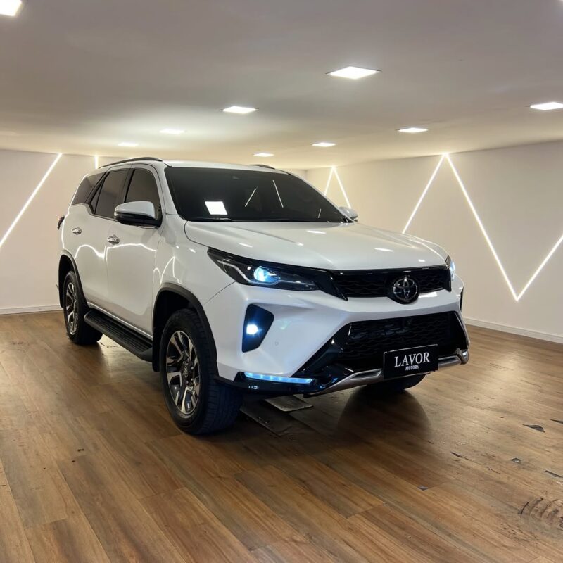 Toyota Hilux SW4 Platinum 7L 2025